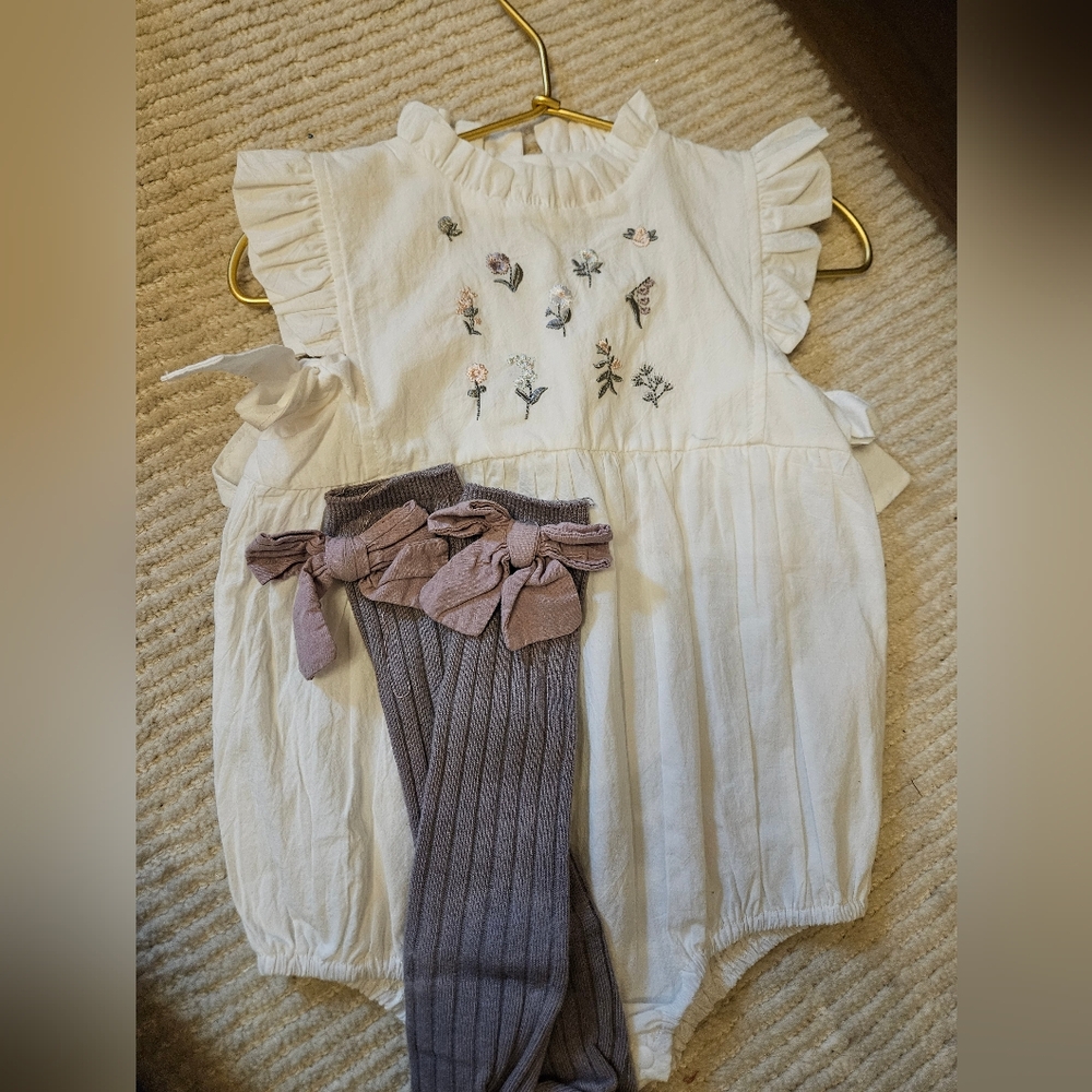 White Boutique Bubble Romper with Knee High Socks NWOT 12-18 Months - Picture 3 of 4